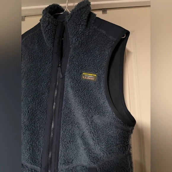 L.L. Bean Women’s Sherpa Fleece Vest - NWOT - Picture 4 of 9